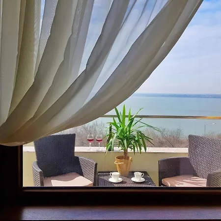 Lakeview Flats Summerland * Mamaia