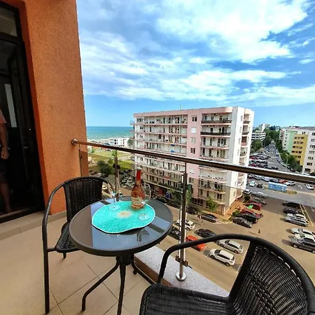 Lakeview Flats Summerland Apartment